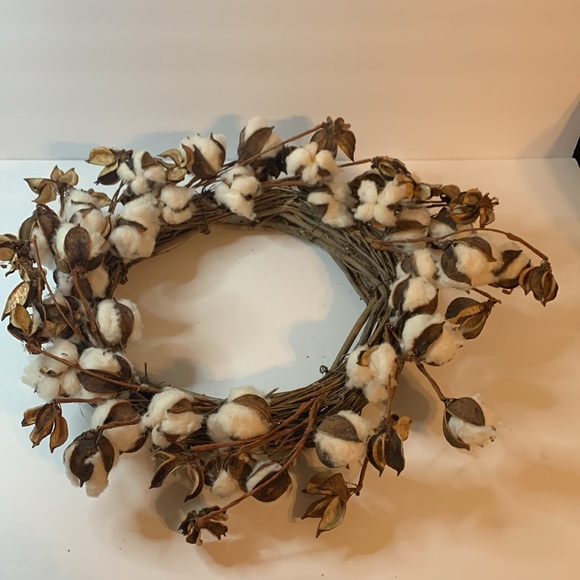 Cotton Wreath Approximately 18x18 Really Pretty Used - Picture 3 of 4